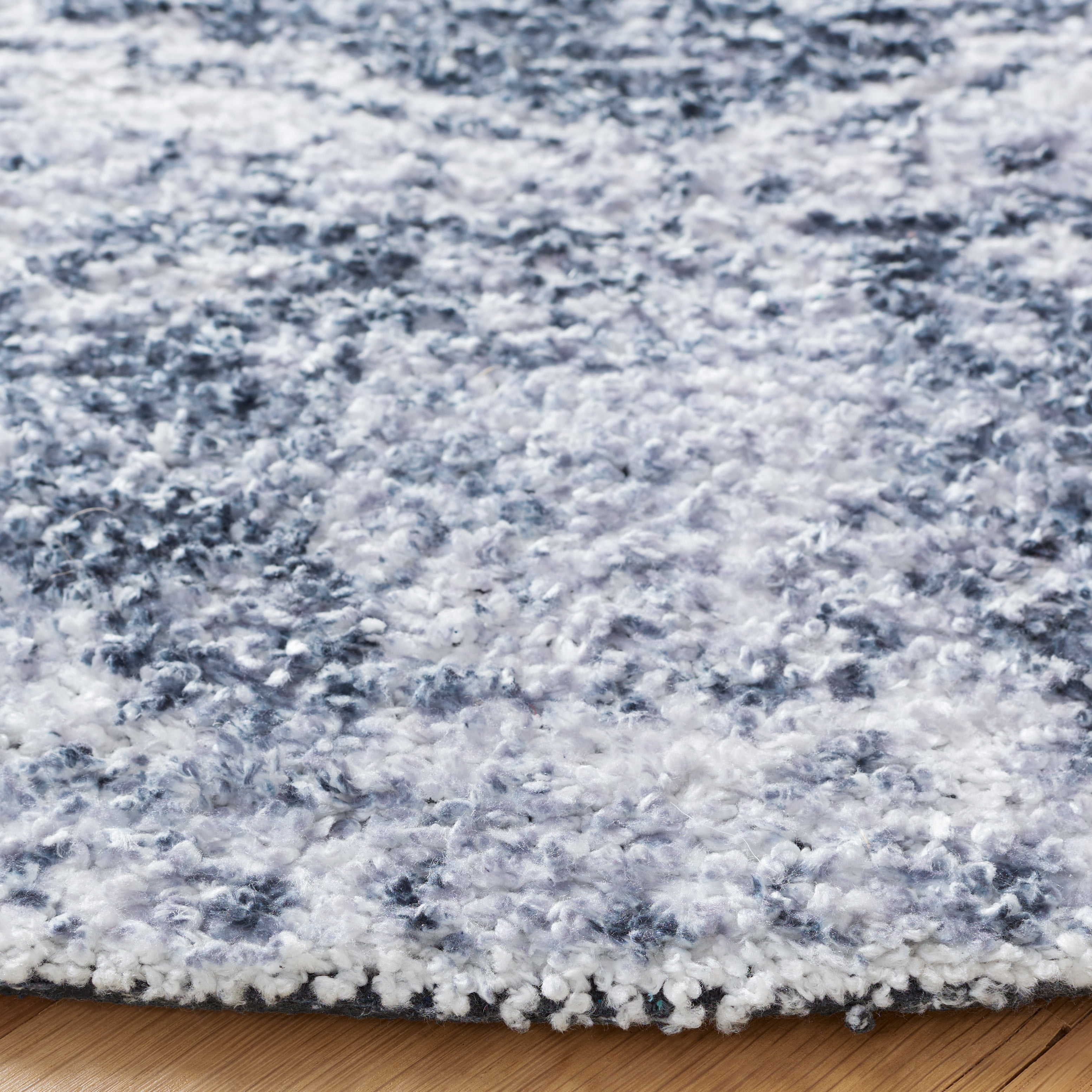 SAFAVIEH Classic Vintage Leandre Medallion Area Rug, Silver/Dark Grey, 6' x 6' Round