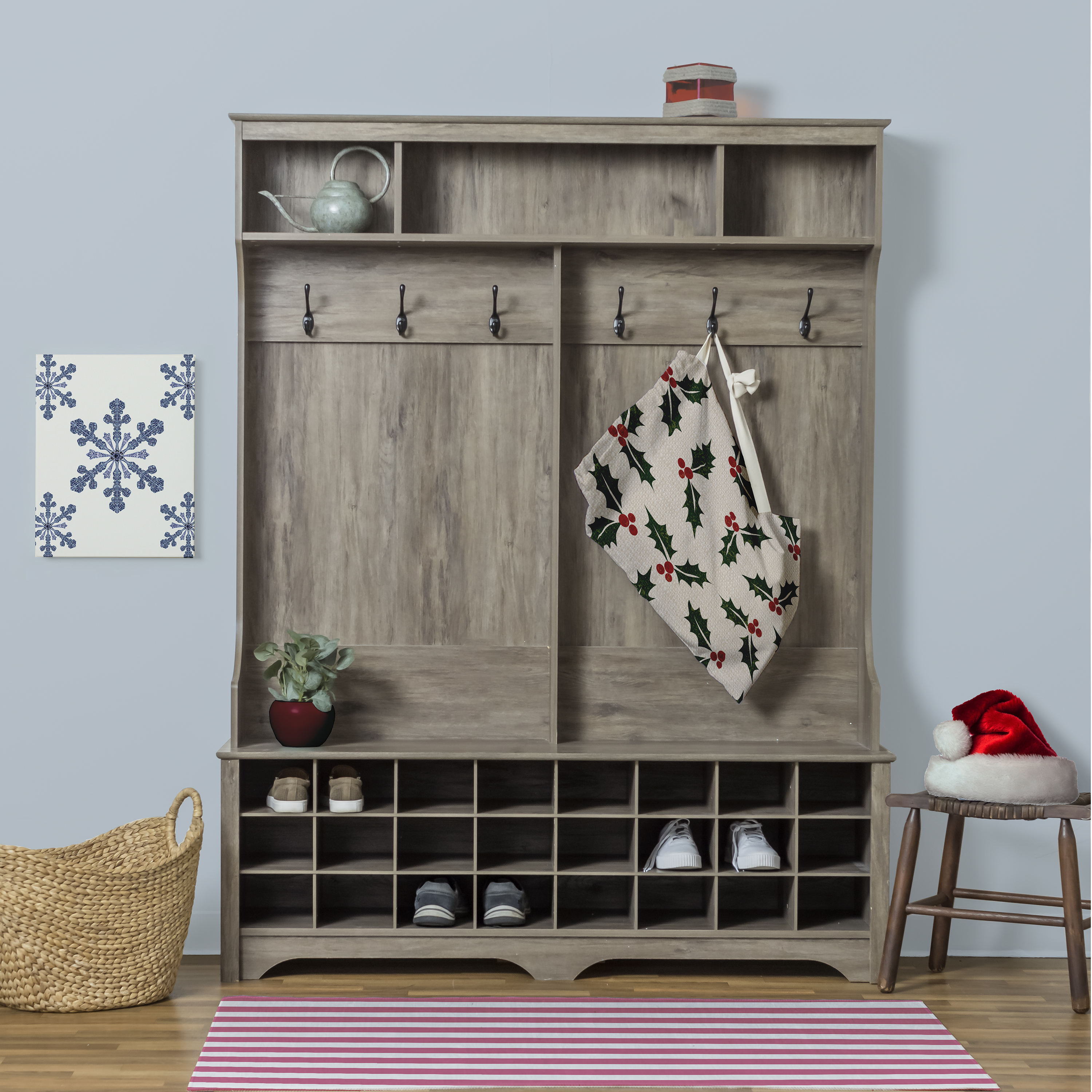 Simply Daisy Canvas Allover Holly 28 x 36 in Green Laundry Bag