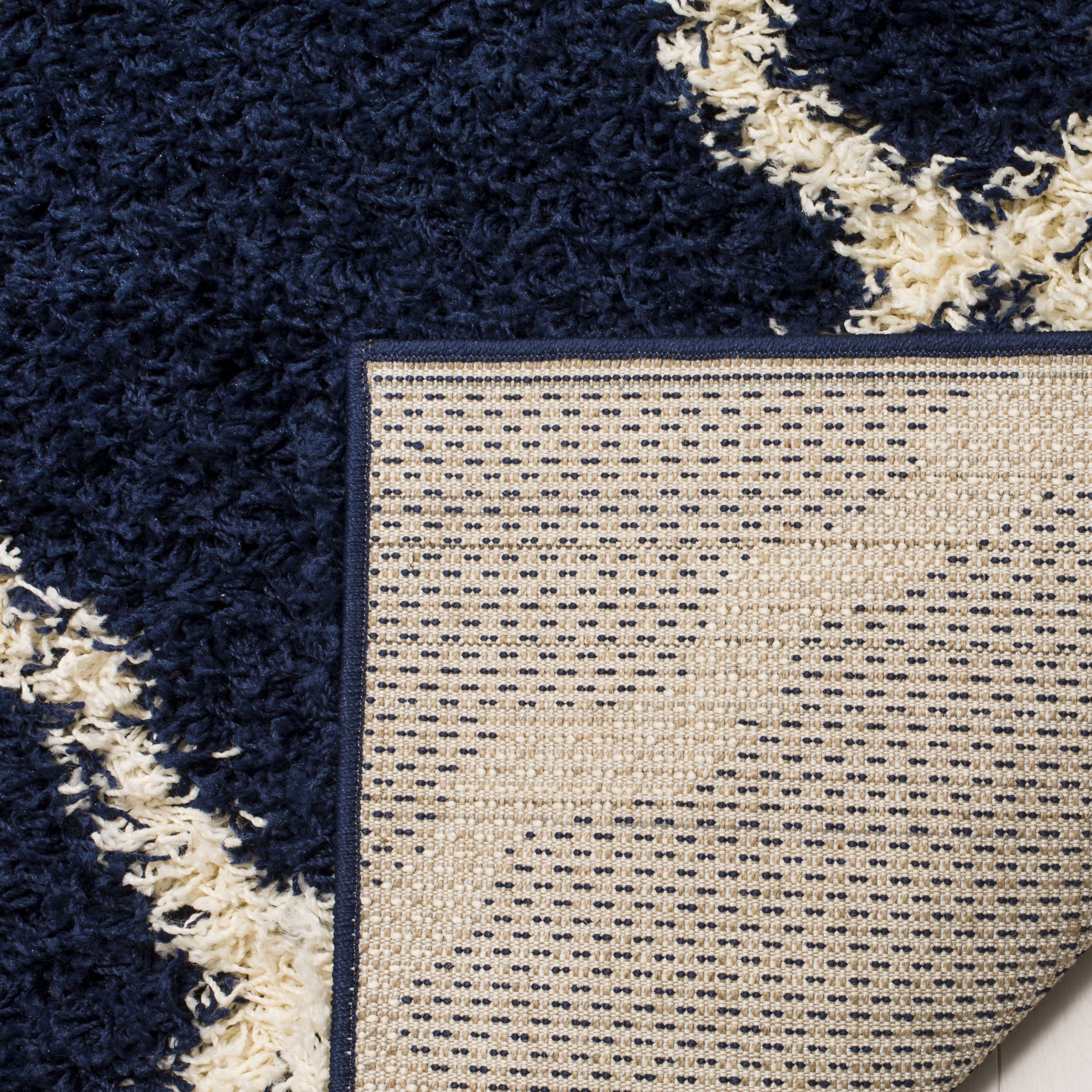 SAFAVIEH Daley Geometric Plush Shag Area Rug, Navy/Ivory, 4' x 6'