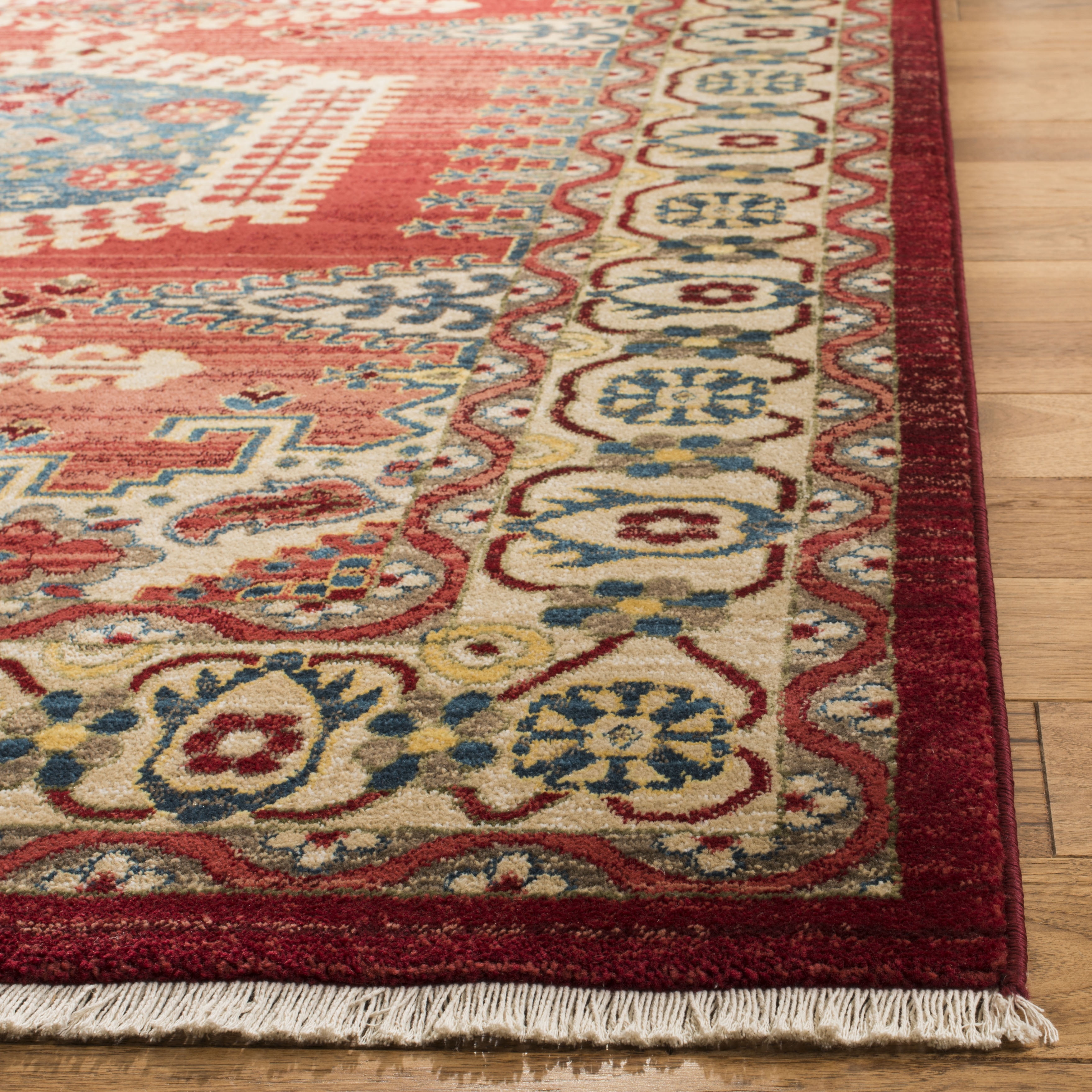SAFAVIEH Kashan Pemala Oriental Area Rug, Red/Ivory, 5'1" x 7'5"