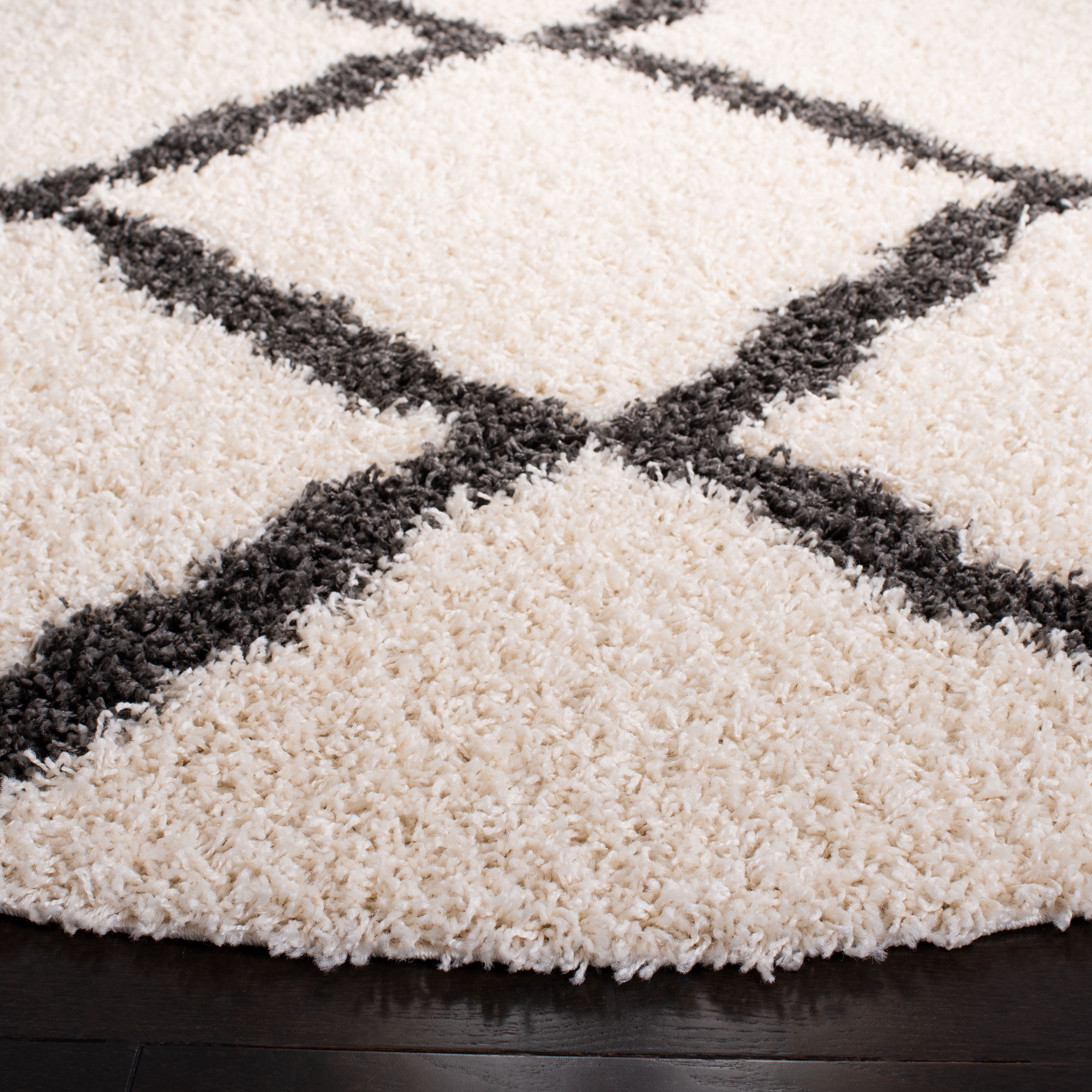 SAFAVIEH Dallas Logan Geometric Shag Area Rug, Ivory/Dark Grey, 4' x 4' Round