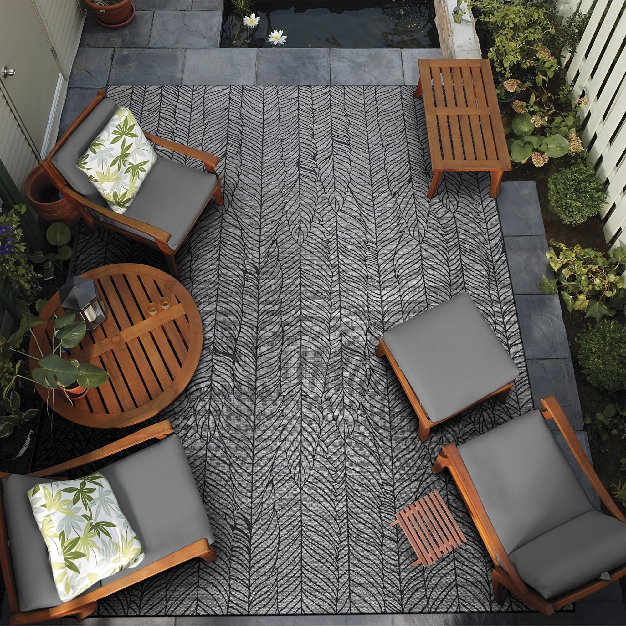 Couristan Dolce Majorelle Indoor/Outdoor Area Rug, Silver-Black, 2'3" x 7'10" Runner