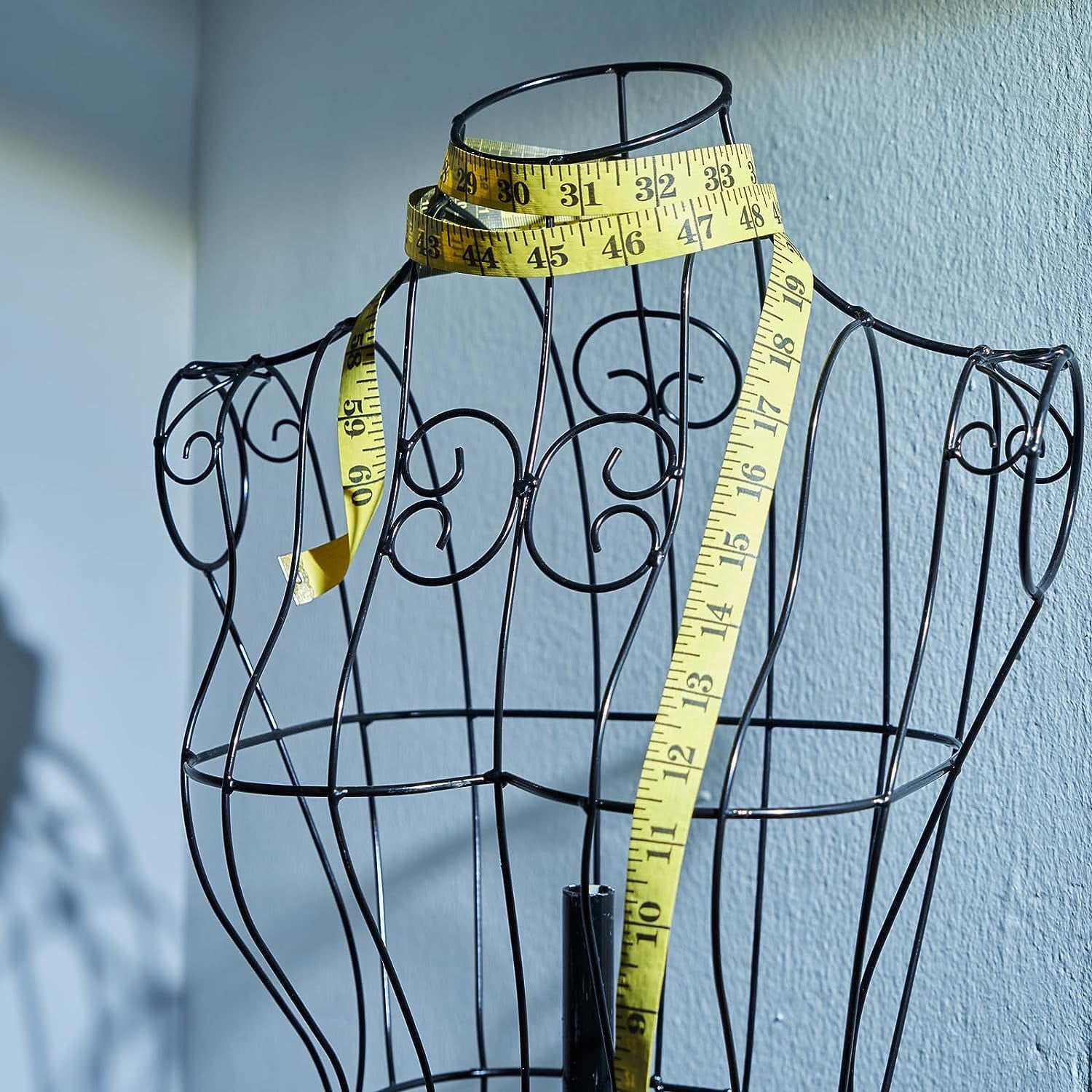 Bonnlo Female Wire Dress Form, Vintage Style Wire Mannequin for Home Decor Display, Small Size Adjustable Height Metal Wire Body