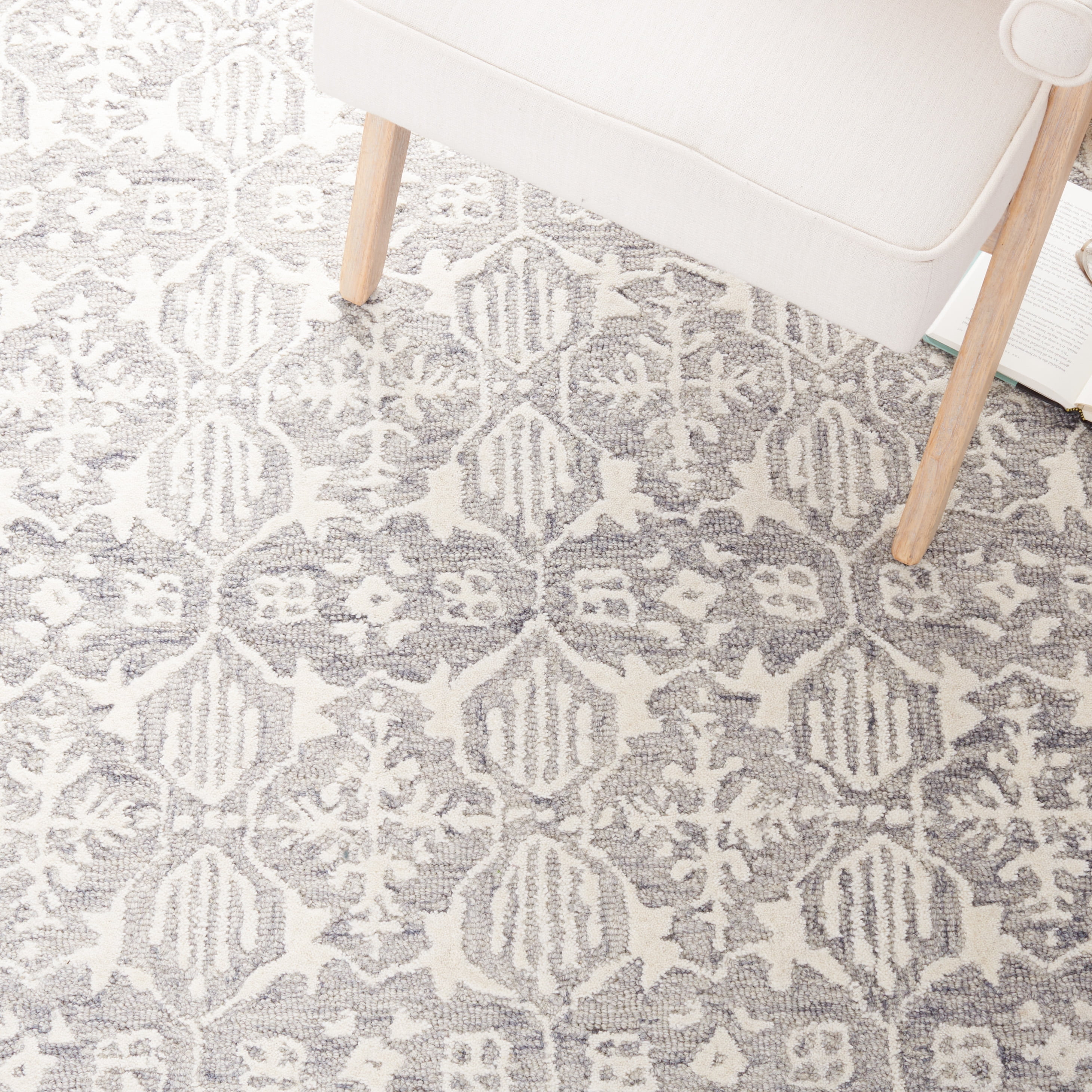 SAFAVIEH Metro Lorenzo Medallion Area Rug, Dark Grey/Ivory, 6' x 6' Square