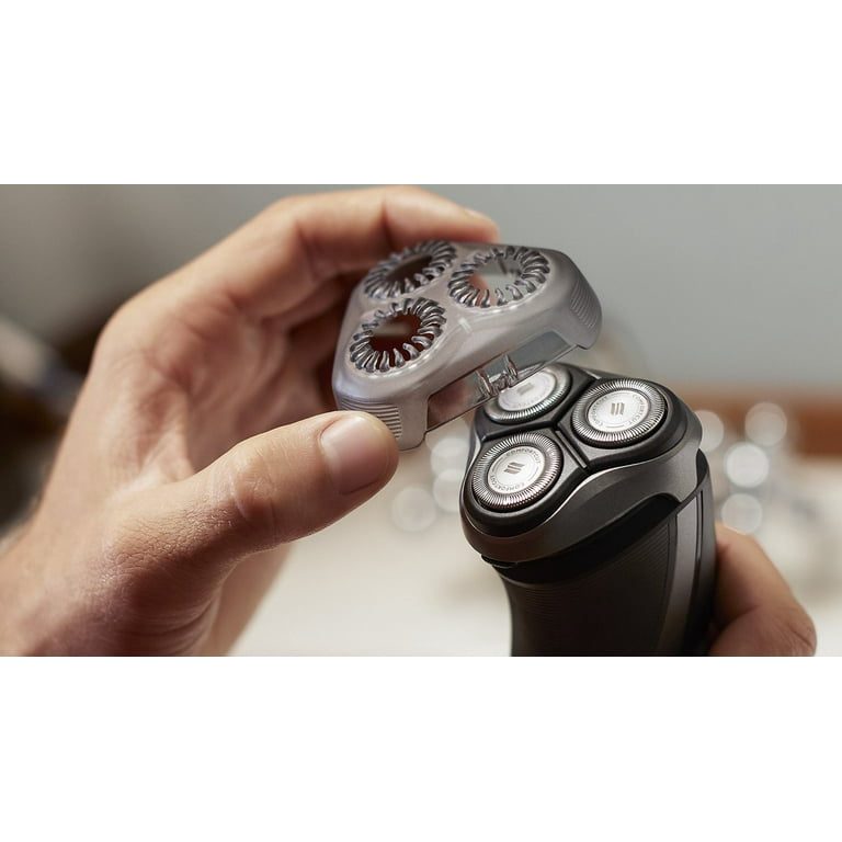 Philips Norelco Men s Electric Shaver 3600 with Click on Stubble Guard S3560 88