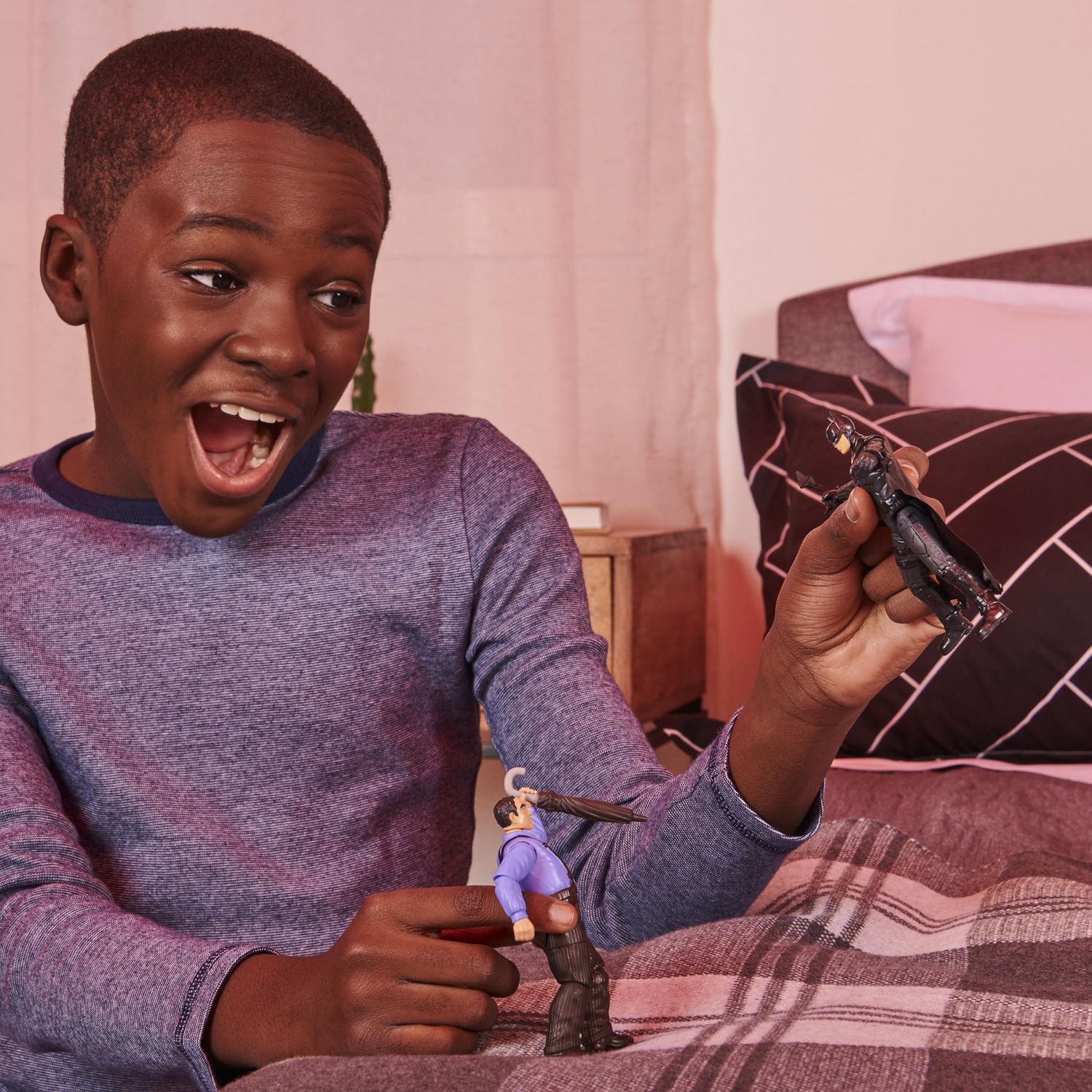 DC Comics, Figurine articulée Batman de 10 cm avec 3 accessoires et une carte mystère, Jouets pour enfants à collectionner du film Batman pour garçons et filles à partir de 3 ans