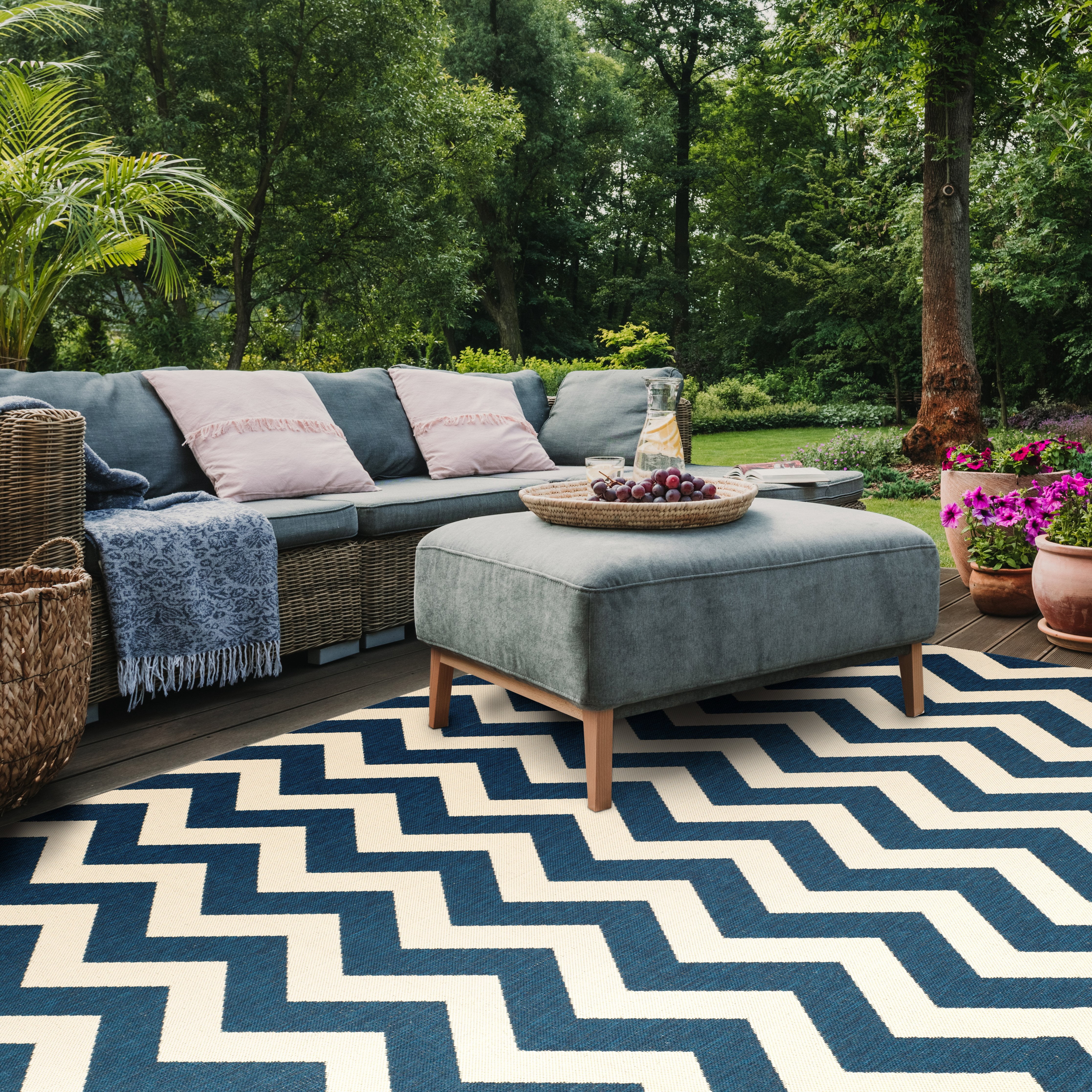 Safavieh Courtyard Bailey Chevron Indoor/Outdoor Area Rug, Navy/Beige, 6'7" x 6'7" Square