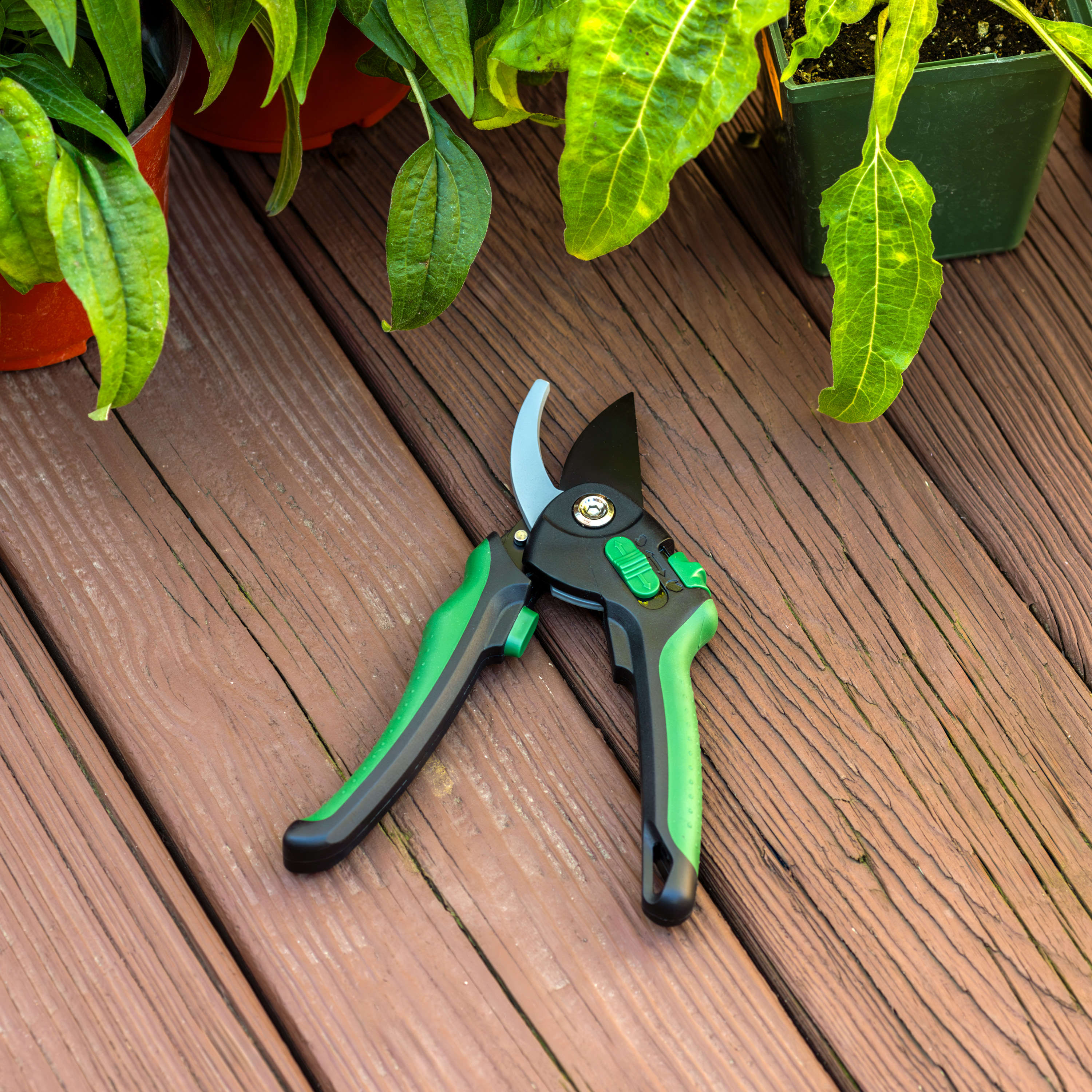 Expert Gardener Bypass Pruner With 3/4 Inch Capacity photo 8