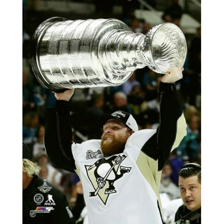 Phil Kessel with the Stanley Cup Game 6 of the 2016 Stanley Cup Finals Sports