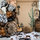 thumbnail image 4 of Set de Decoración para Fiesta Nuanchu con Alfombra de Estampado de Vaca y Rueda de Carreta, 4 of 7