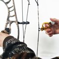 thumbnail image 4 of Ayuda para soltar el arco con agarre de tres dedos dorado y gatillo con calibrador de pulgar para arcos compuestos, 4 of 8