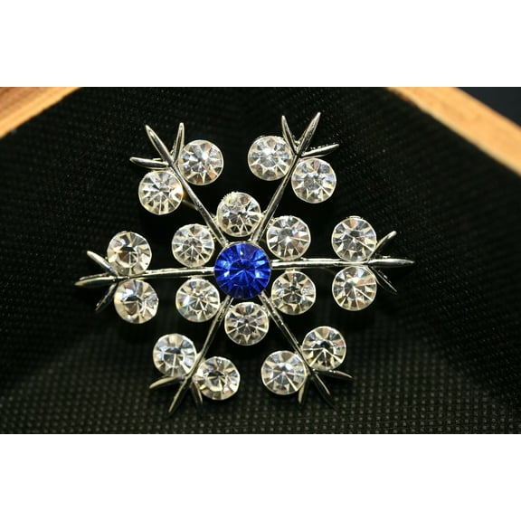 Silver-Plated Rhinestone Snowflake Brooch Pin, Crystal Christmas Winter Snowflake Jewelry Gift, Wedding Brooch