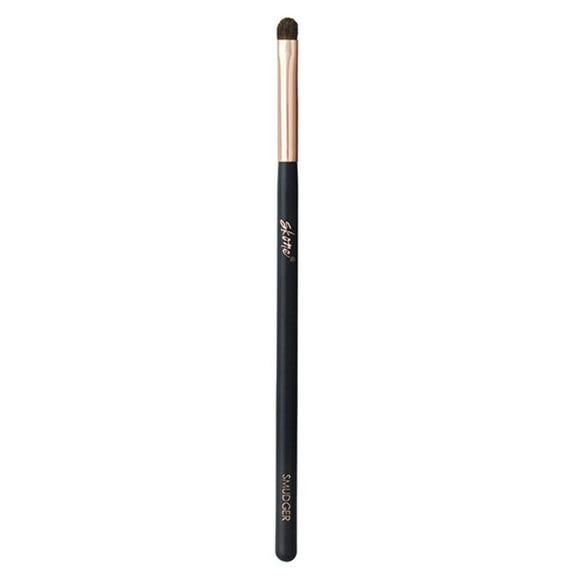 Skone Cosmetics Smudge Brush - Luxe Premium Rose Gold and Synthetic Black Smudge Makeup Brush - Professional Grade Nylon Smudge Brush For Eye Makeup - Smudge Makeup Tool to Line, Smudge, Layer, Blend
