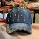 thumbnail image 2 of Gorras y sombreros para hombres y mujeres, informales, ajustables, unisex, con anillo de diamantes de imitación y cadena, gorras de béisbol decorativas Feliz Sencillez, 2 of 5