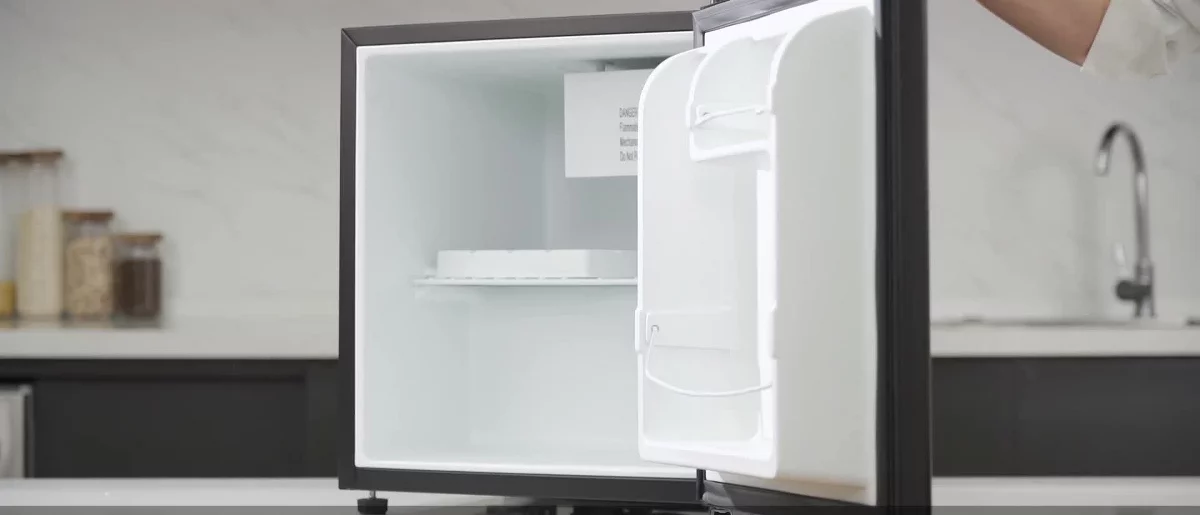 Kenmore 1.7 cu-ft Refrigerator - Black