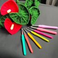 thumbnail image 4 of 1 juego de herramientas para tejer a crochet con mango suave de colores de 2,0 a 10,0 mm, hechas a mano, de silicona, antideslizantes, de aluminio, 4 of 5