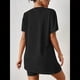 thumbnail image 4 of Conjunto de Dos Piezas de Corta para Mujer, con Camiseta Extragrande y Pantalones Cortos Estilo Biker, Color Negro, Talla S, 4 of 7