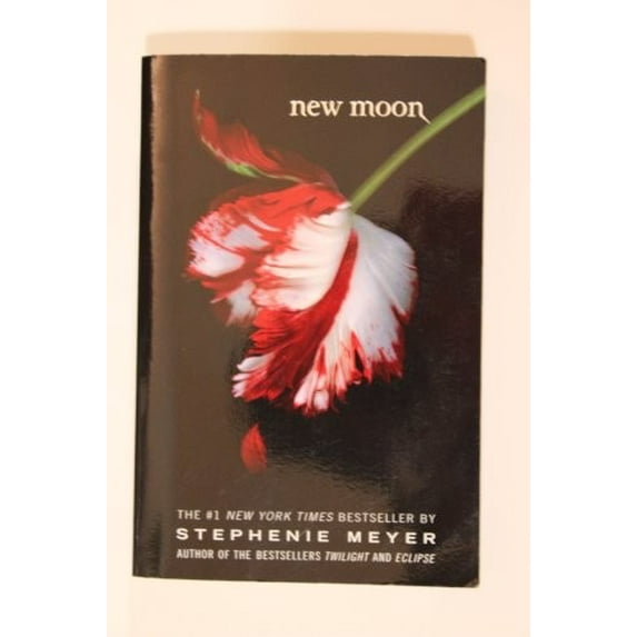 Pre-Owned New Moon (Paperback) by Stephenie Meyer