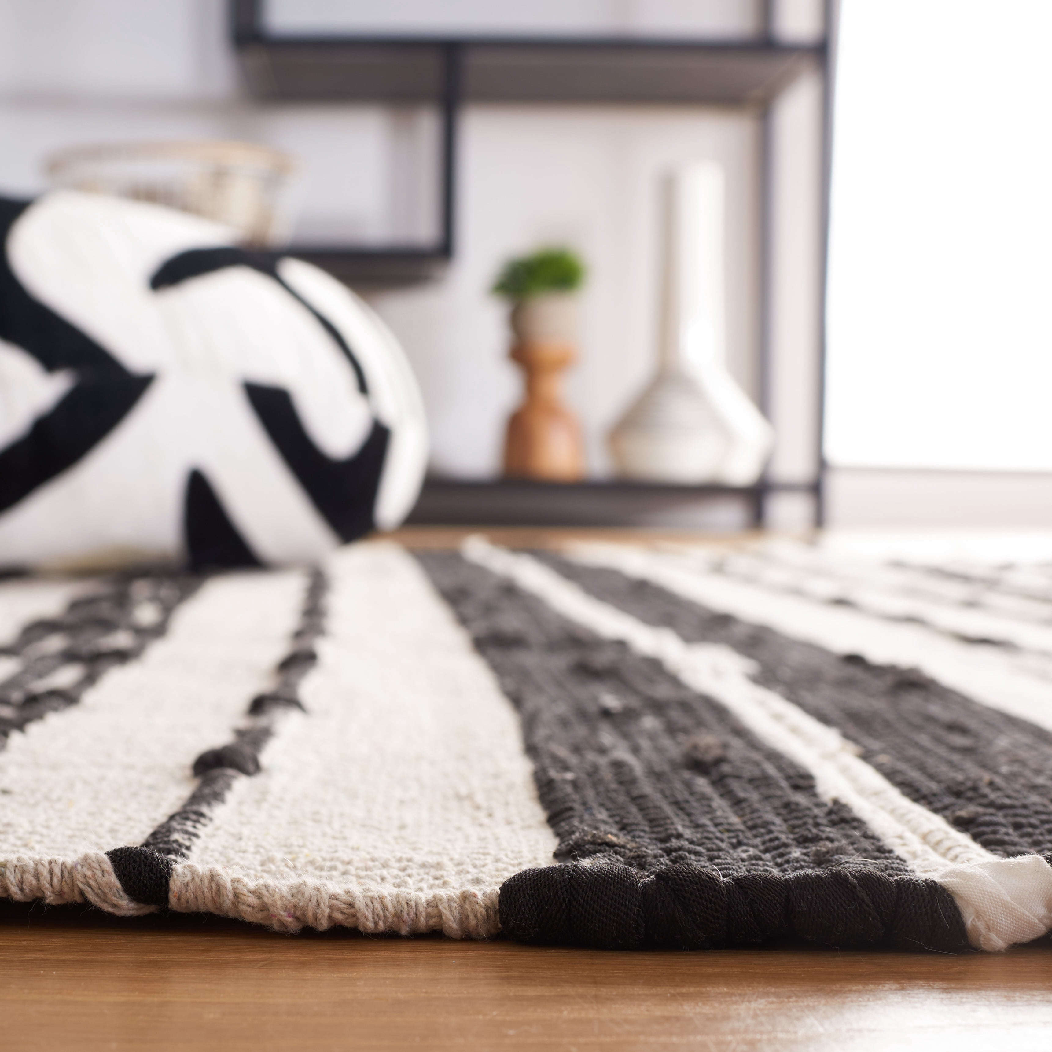 SAFAVIEH Striped Kilim Ottoline Striped Cotton Area Rug, Beige/Black, 6' x 6' Square
