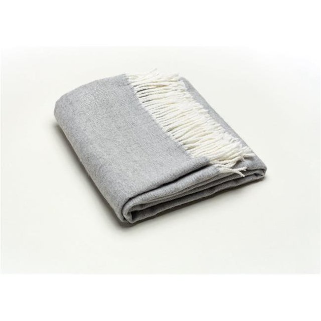 HomeRoots 475725 Couverture en Acrylique Gris Clair à Chevrons