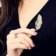 thumbnail image 3 of Qarigey Broche de plumas de lujo para mujer, broches para hombre, abrigo de circón, broche para el pecho, accesorio de cuello para ropa de Ropa, zapatos y accesorios Miscelánea, 3 of 6