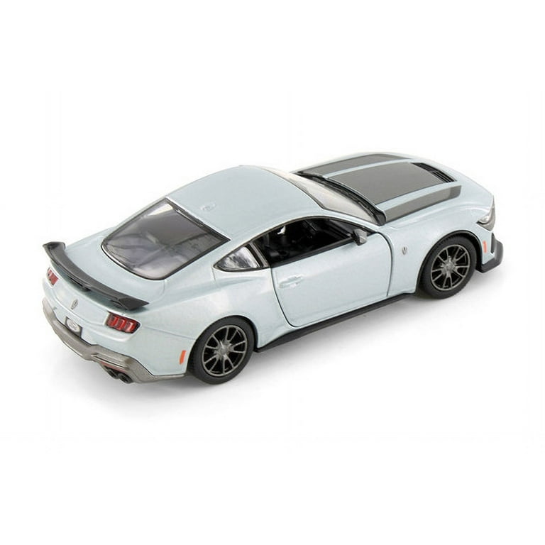 2024 Ford Mustang Dark Horse Hardtop, Silver - Kinsmart