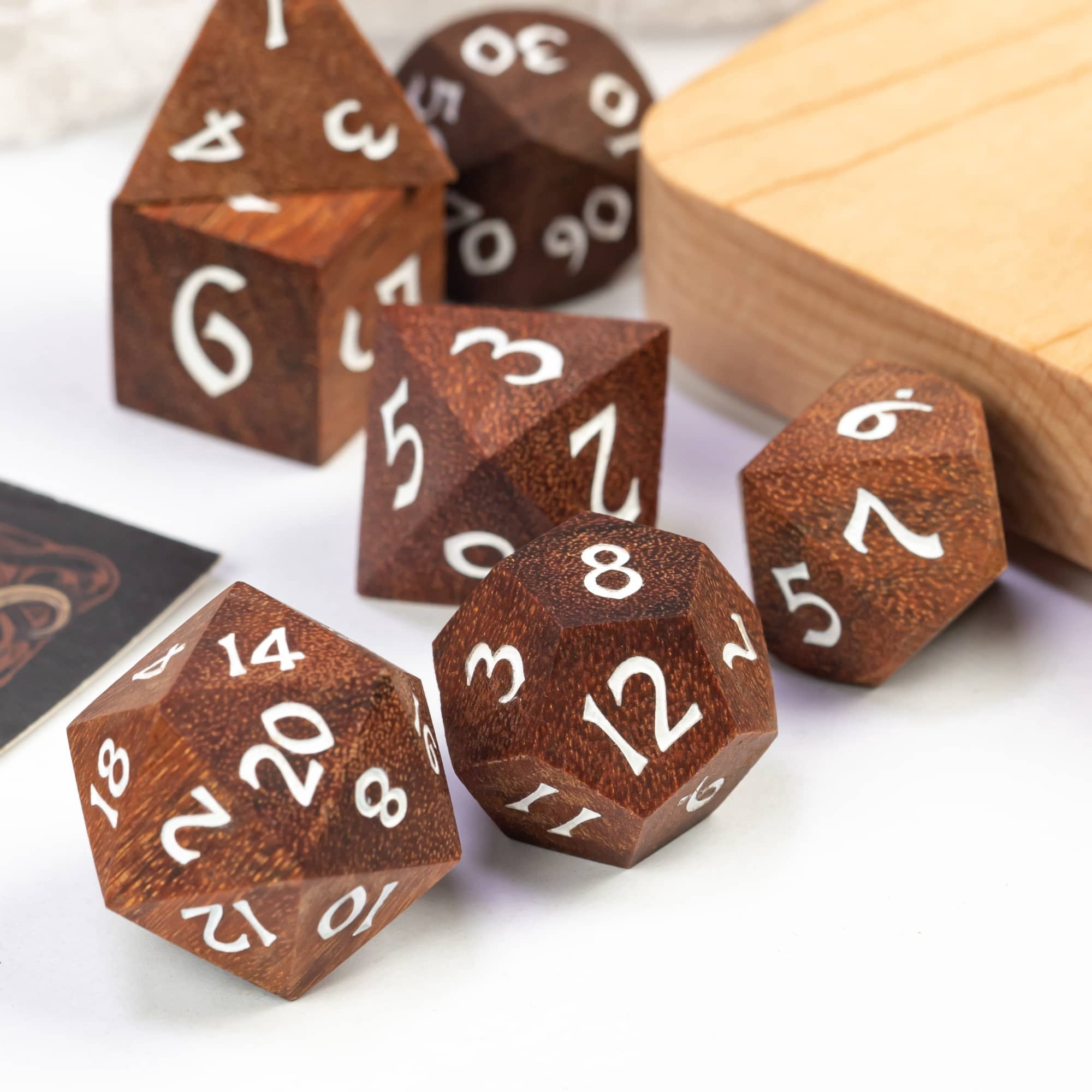 Cusdie 7Pcs/set Wooden DND Dice D&D Wood Dice D4 D6 D8 D10 D% D12 D20 Polyhedral Games Dice Set for Table Games MTG RPG