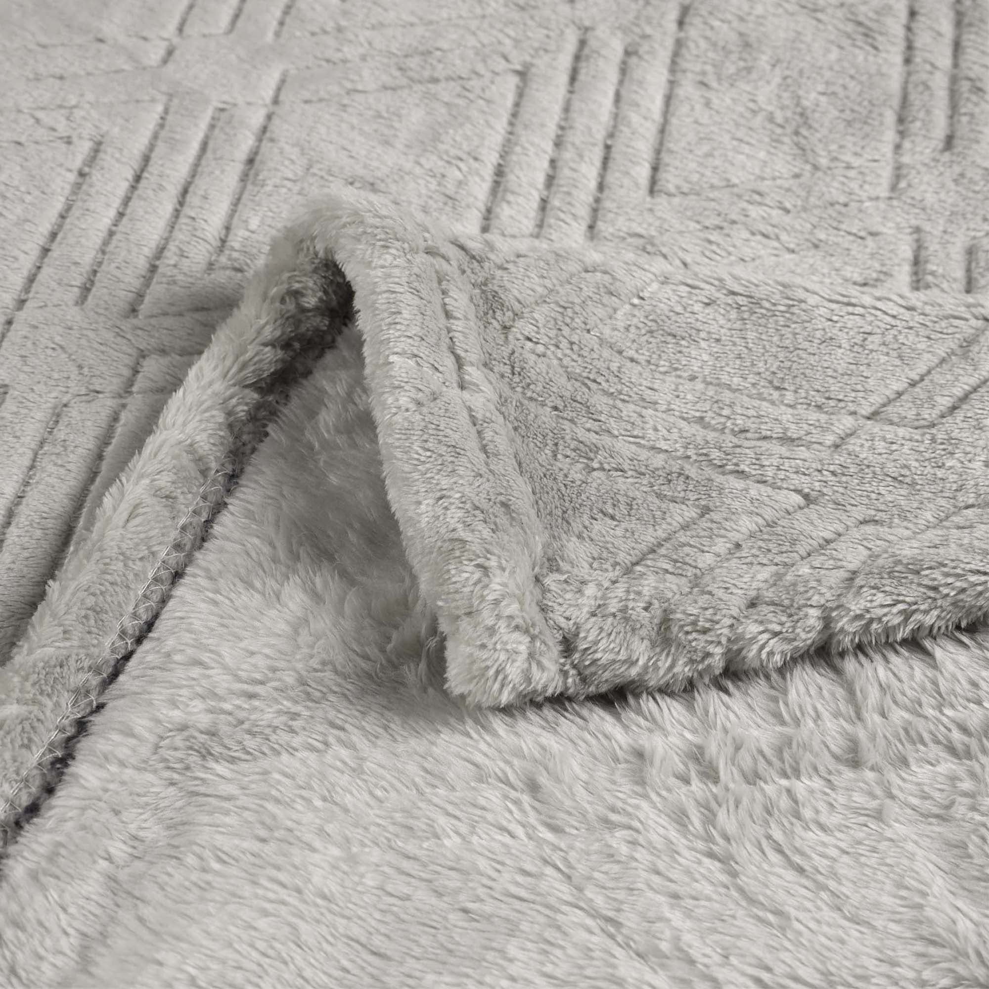 Superior Alaska Diamond Fleece Blanket 90" x 106", Lightweight Soft Bed Blankets, King Size, Platinum