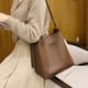 thumbnail image 1 of Bolsos de mujer de primavera de gran capacidad, bolsos de mujer, bolsos de hombro estilo retro de moda a la moda, 1 of 5