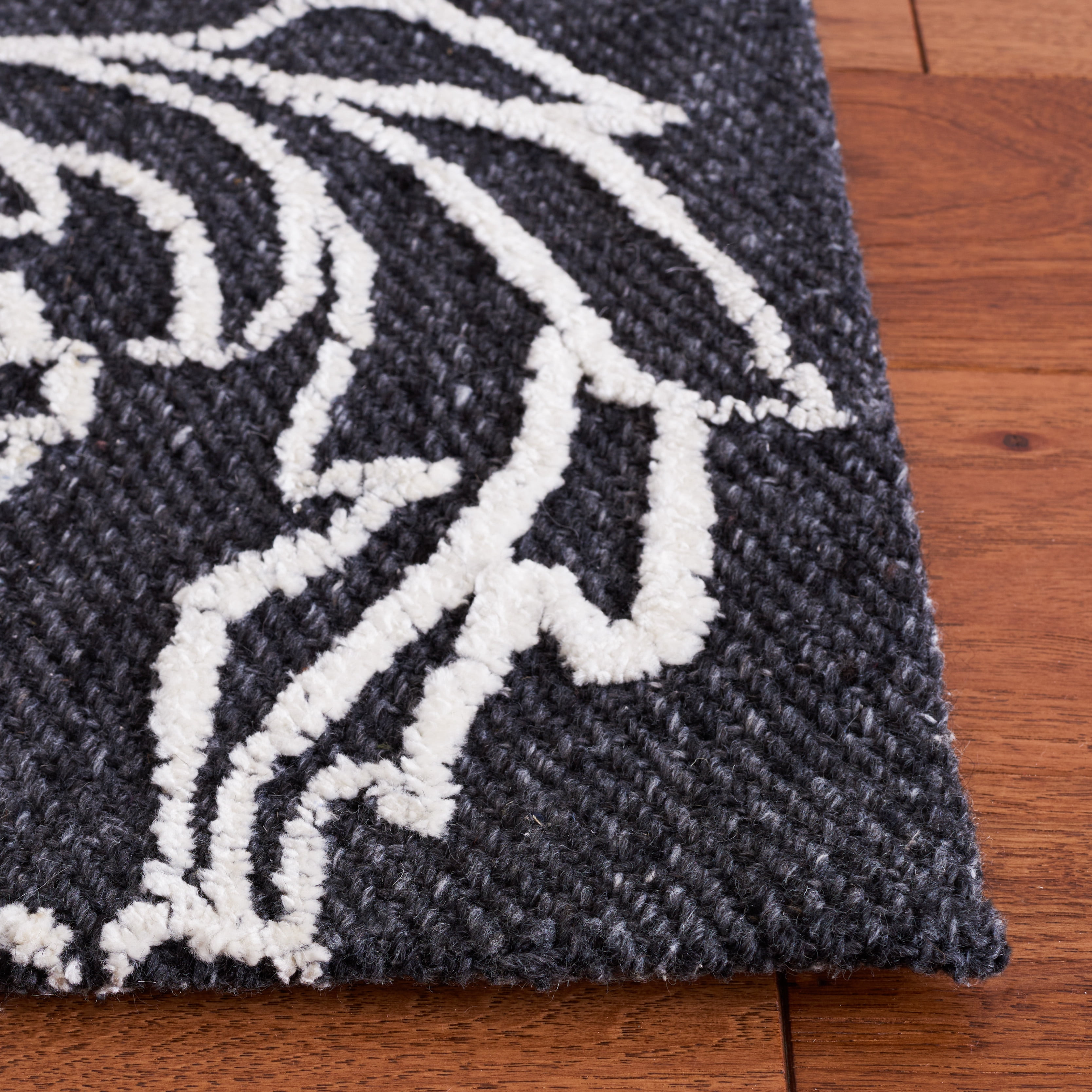 SAFAVIEH Marbella Zarif Floral Area Rug, Black/Ivory, 6' x 6' Square