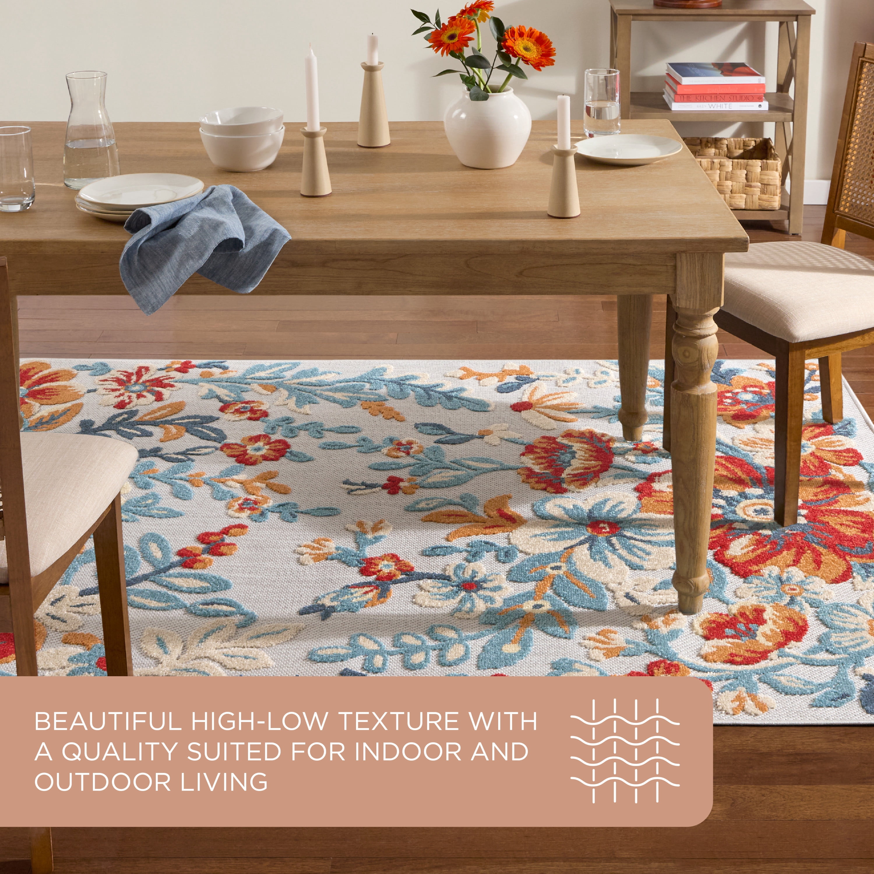 TOWN & COUNTRY EVERYDAY Hibiscus Bloom Modern Floral Indoor Outdoor Area Rug, UV Fade Resistant, High-Low Pile, Ivory/Red/Blue, 3'11"x5'2"