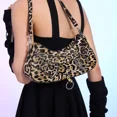 thumbnail image 4 of Bolso bandolera de mujer versátil y de moda con estampado de leopardo, estilo motociclista, nuevo y popular, para verano de 2024, 4 of 5