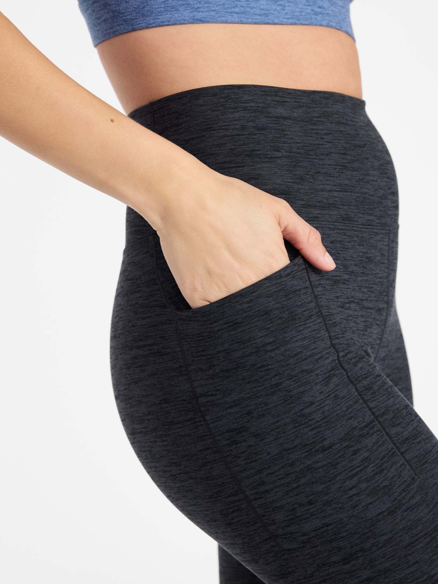 Athletic Works Women's and Women's Plus ButterCore Capri Leggings with Pockets, 21" Inseam, Sizes XS-4X