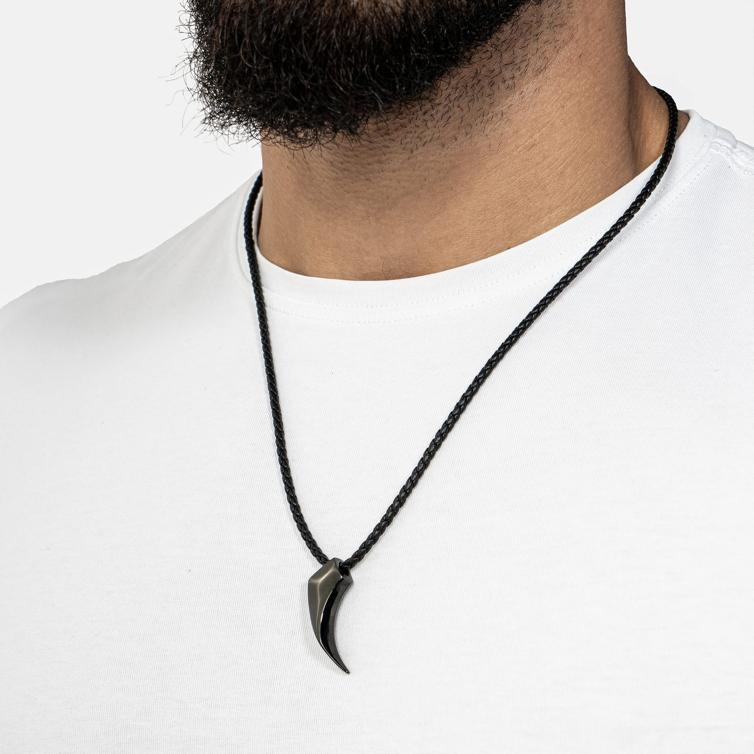 SERASAR Leather Necklace for Men "Wolf" with Stainless steel Pendant and Magnetic Closure, Black 50cm, incliding Gift box