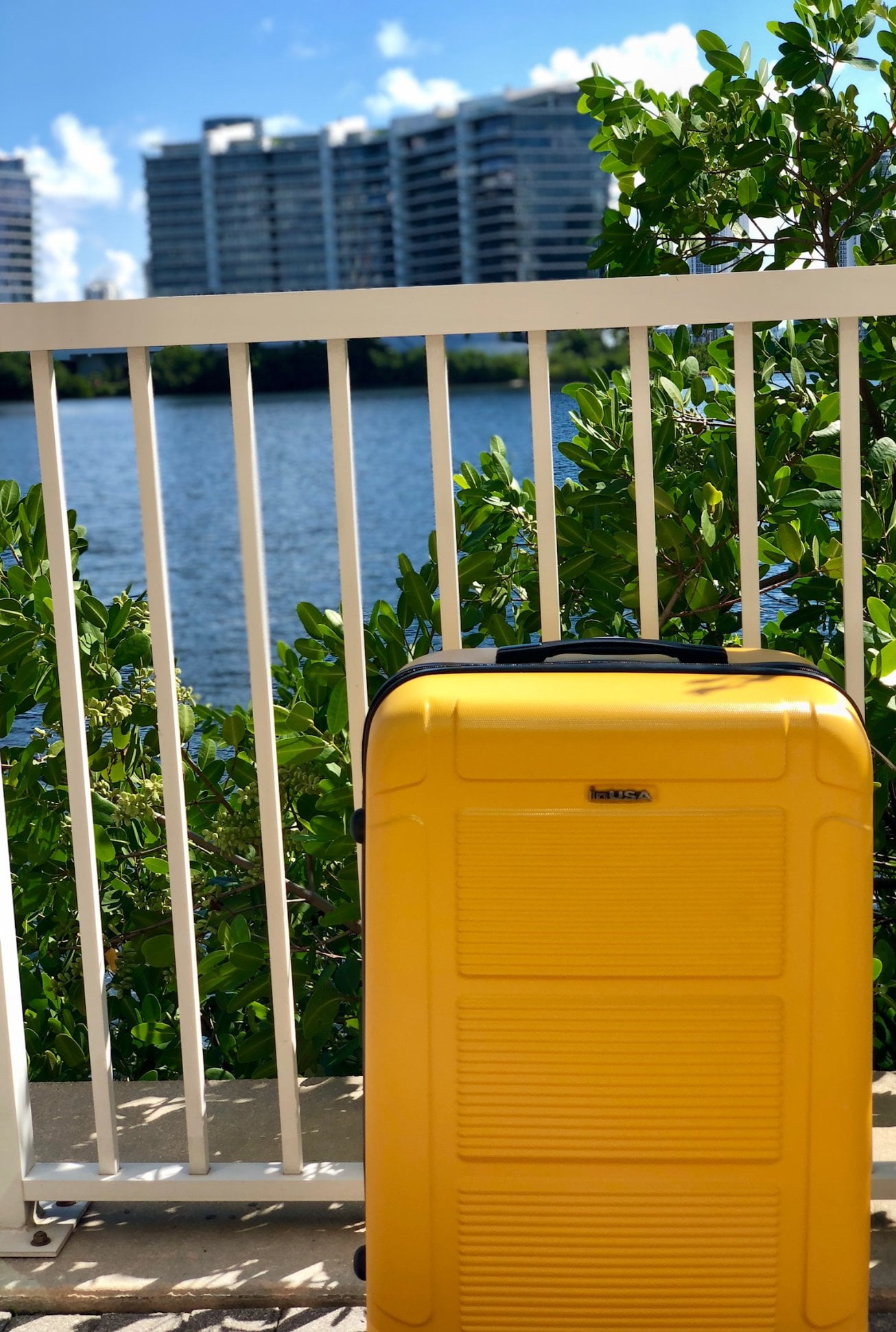 InUSA Pilot 24" Hardside Lightweight Luggage with Spinner Wheels, Handle, and Trolley, Mustard
