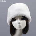 thumbnail image 2 of Gorro plano redondo de piel de conejo de imitación de otoño e invierno, gorro corto de felpa con pelo grueso y sin ala para mujeres mayores, 2 of 5