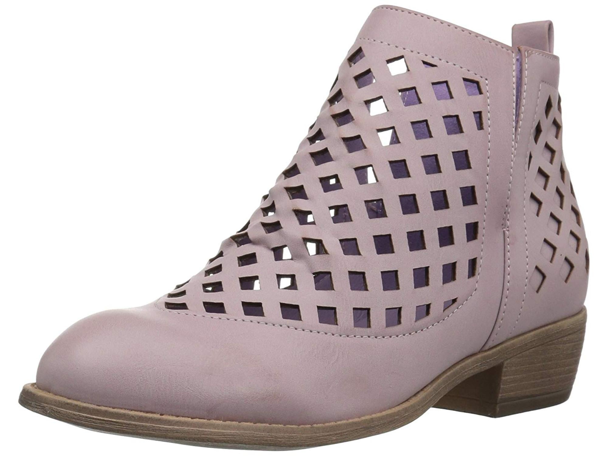 closed toe boots