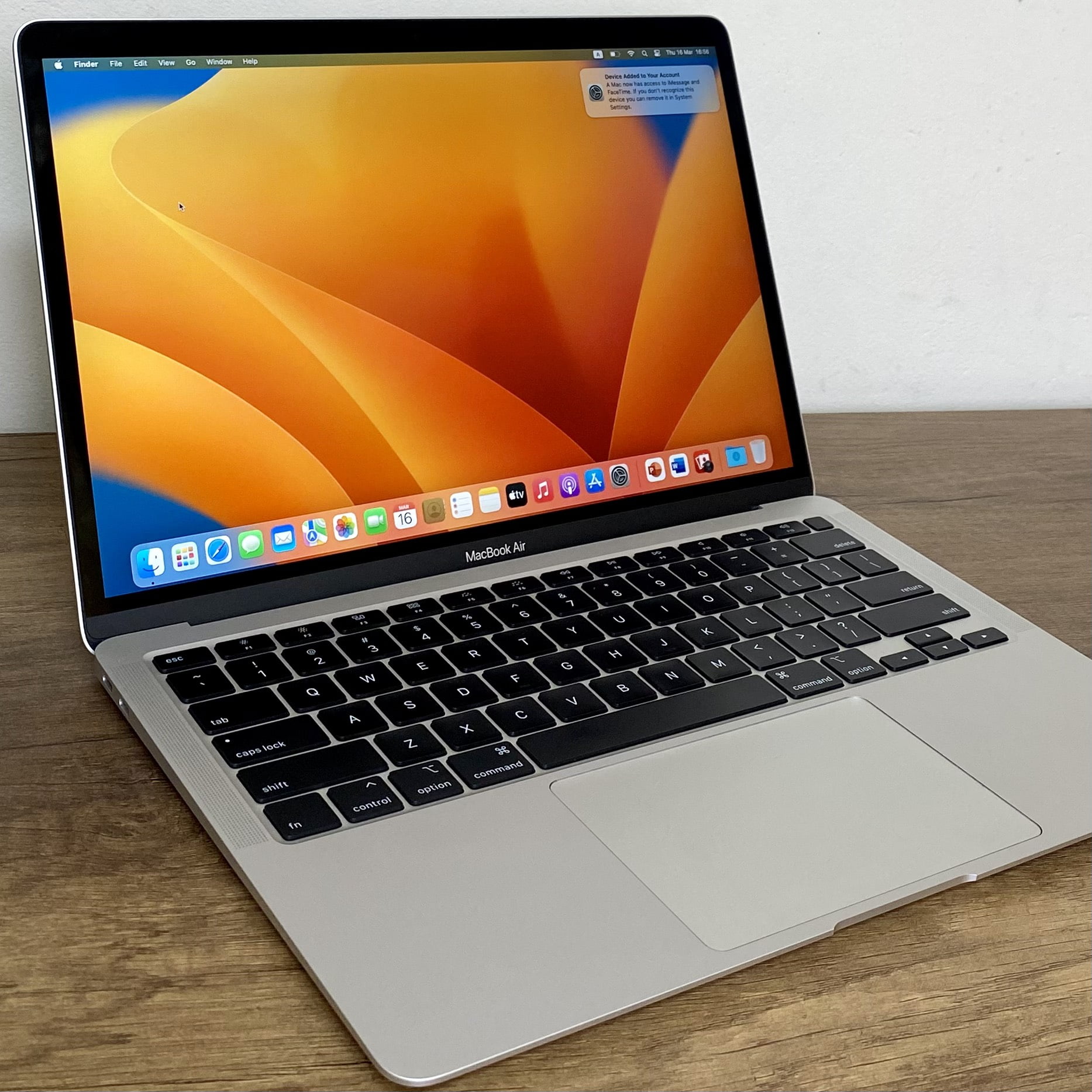2020 Apple MacBook Air with 1.1GHz Intel Core i3 (13-Inch, 8GB RAM