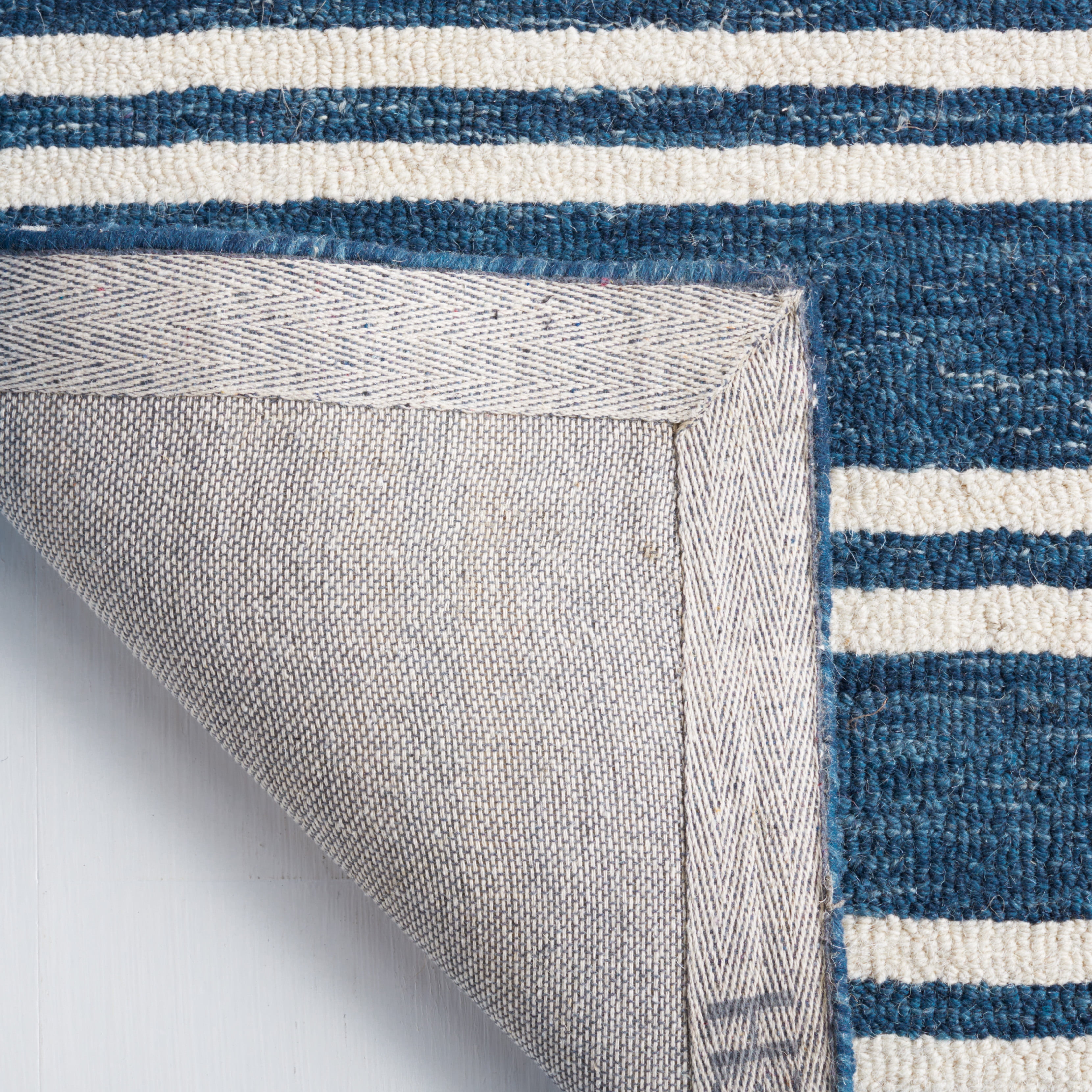 SAFAVIEH Metro Joaquin Striped Area Rug, Blue/Ivory, 6' x 6' Square