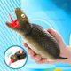 thumbnail image 2 of Serpiente de goma con lengua retráctil para niños, juguete divertido de animales, accesorio de broma, 2 of 4