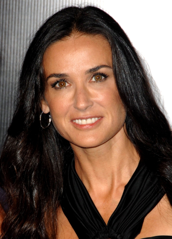 Demi Moore At Arrivals For Rodeo Drive Walk Of Style Awards Ceremony Honoring Princess Grace Canvas Art -  (16 x 20)