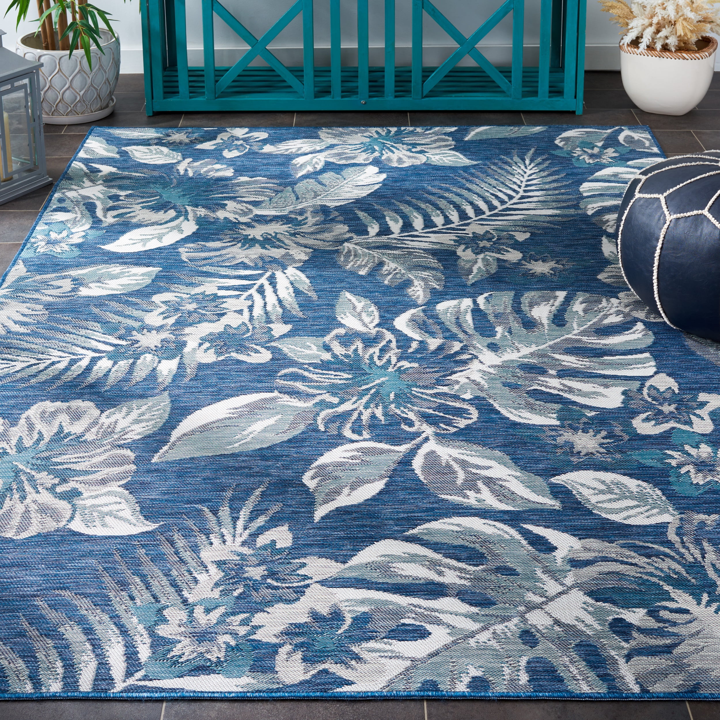 SAFAVIEH Sunrise Cole Floral Reversible Indoor/Outdoor Area Rug, Ivory/Blue Grey, 4' x 5'7"