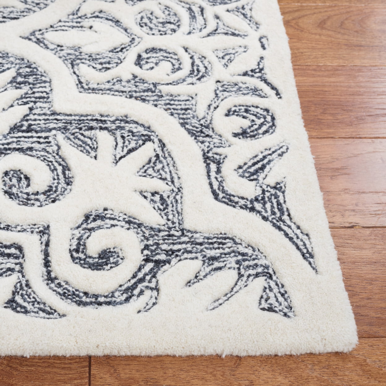 SAFAVIEH Metro Phipp Medallion Area Rug, Black/Ivory, 8' x 10'