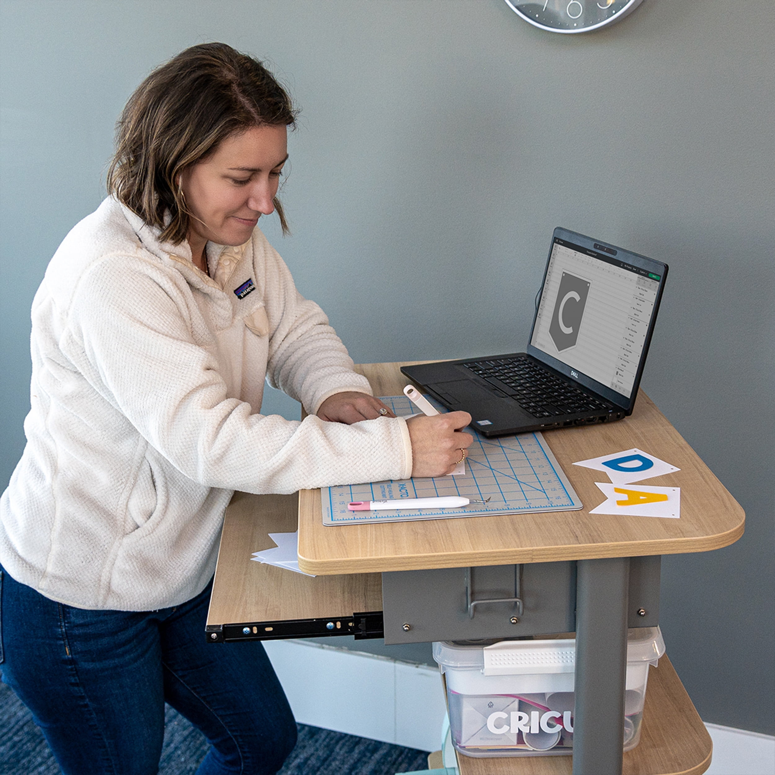 Stand Up Desk Store Adjustable Height Mobile Laptop Workstation with Retractable Keyboard Tray (Charcoal Frame/White Oak Top, 29” Wide)
