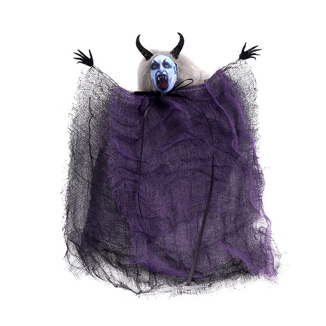 fiudx colgante de muñeco fantasma de halloween morado, vista frontal centrada de decoración colgante con cabeza pintada tipo demonio y cuernos negros, manos negras estilizadas y cuerpo cubierto por gasa morada y negra; accesorio ligero para colgar en puertas o árboles, para interior y exterior.