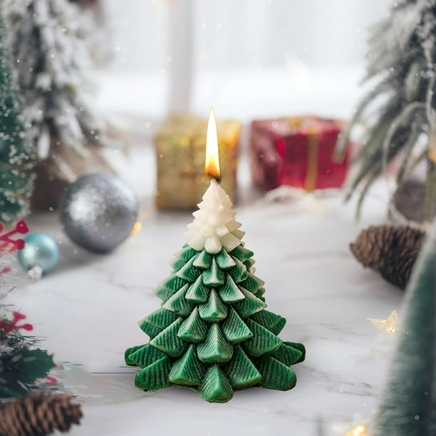 Caja de regalo con velas aromáticas navideñas. Fragancias artesanales creativas al por mayor. Ambientes festivos con velas de árbol de Navidad.