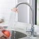 thumbnail image 3 of Una extensión de grifo de agua rosa con dibujos animados, válvula de filtro, dispositivo de ahorro de agua, regulador de agua antisalpicaduras, lavado de manos y ducha Rojo Verde, 3 of 5