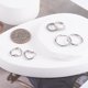 thumbnail image 3 of Set de pendientes Huggie Hoop ALEXCRAFT en oro blanco para mujer, 3 of 7