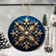 thumbnail image 5 of Adorno Colgante de Acrílico Navideño 2024 | Decoración Redonda para Árbol de 8 Cm | Impresión Duradera a Doble Cara | Regalos Familiares | Regalos para Compañeros de Trabajo | Decoración Navideña par, 5 of 6