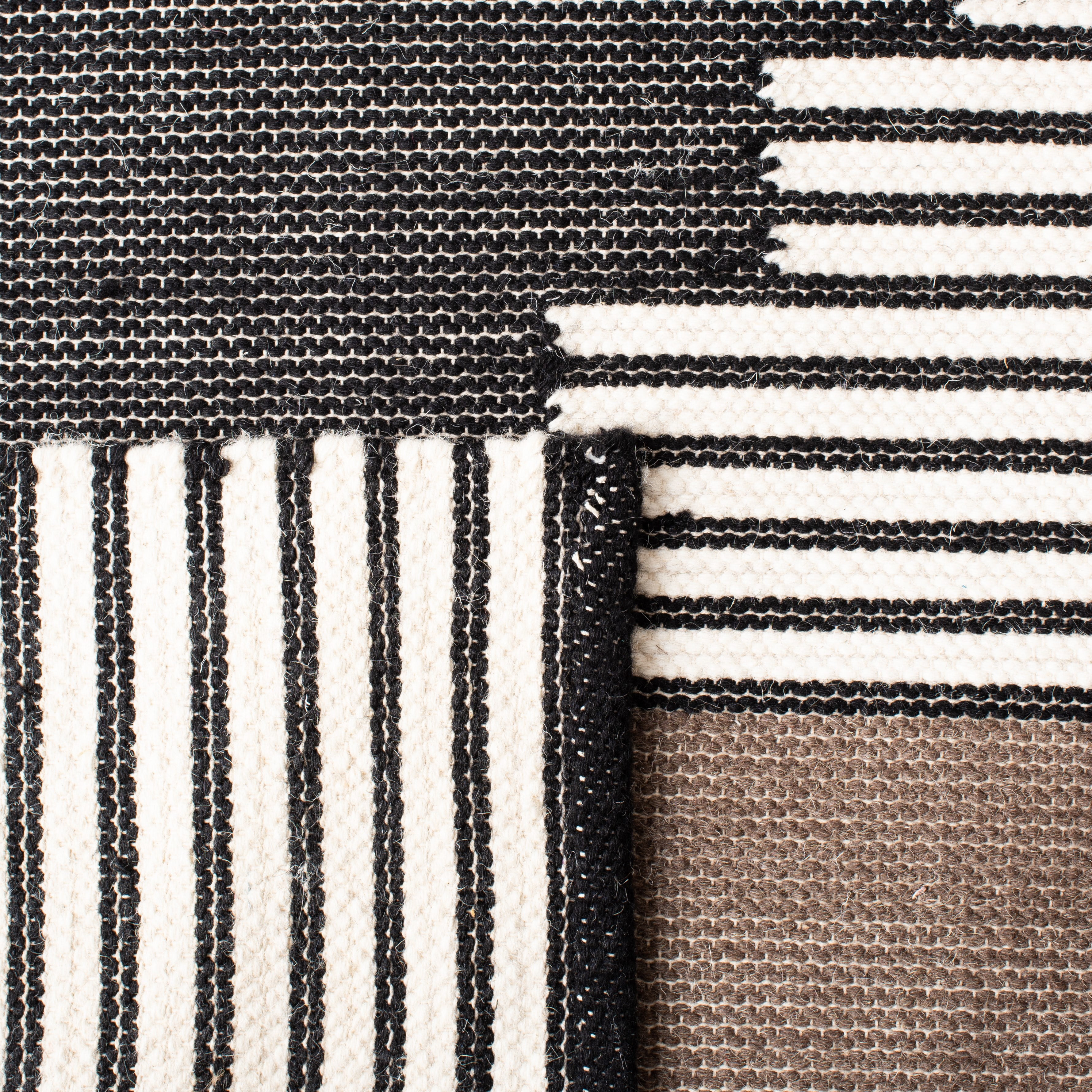 SAFAVIEH Kenya Comhgham Geometric Runner Rug, Black/Ivory, 2'3" x 14'